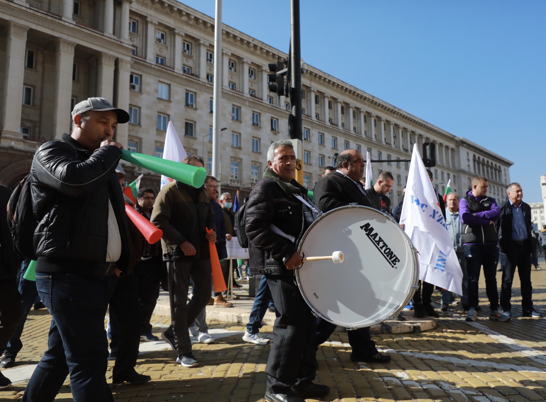 Работодателски организации и синдикати на протест