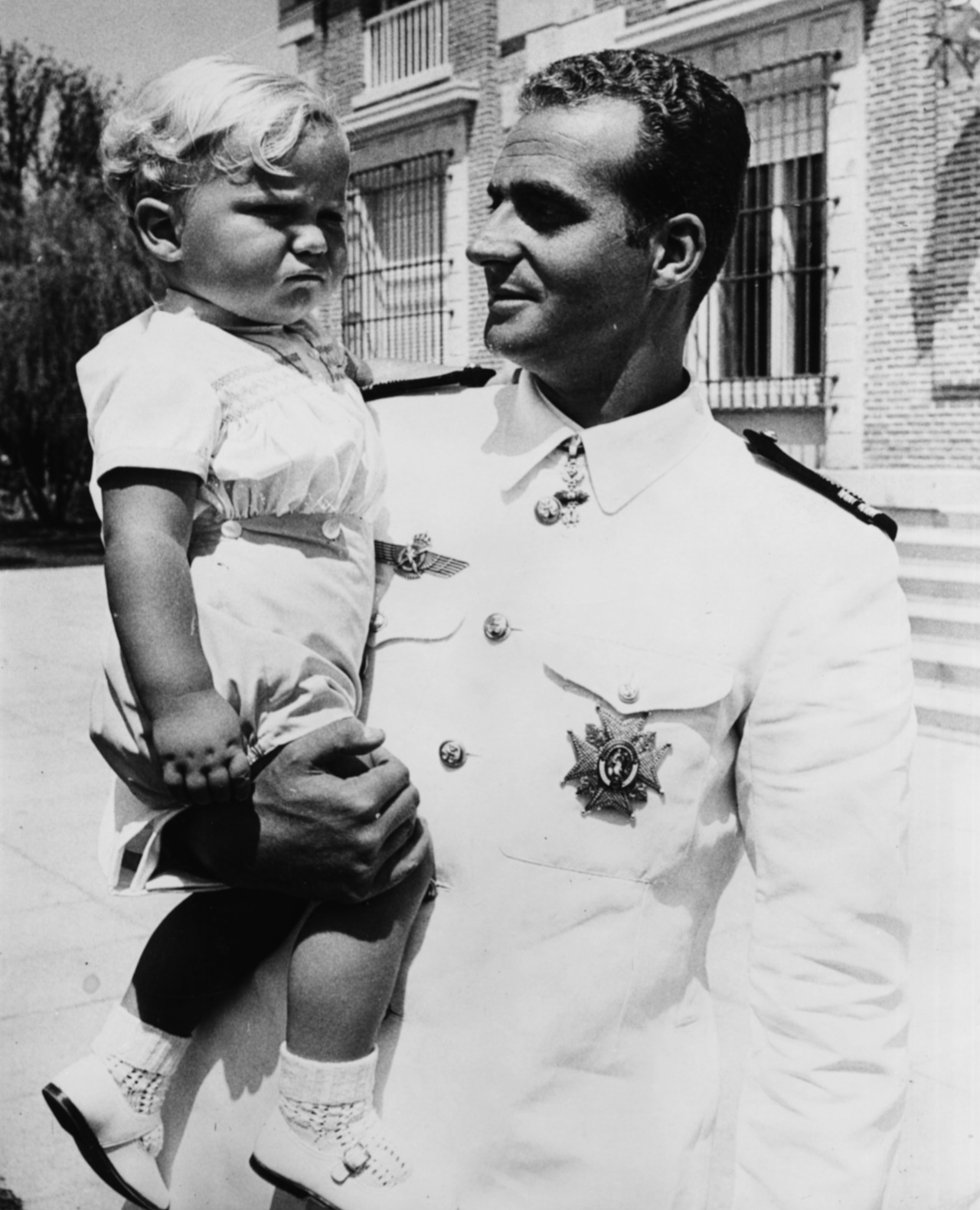 <p>Принц Хуан Карлос със сина си Фелипе през 1969 г.</p>