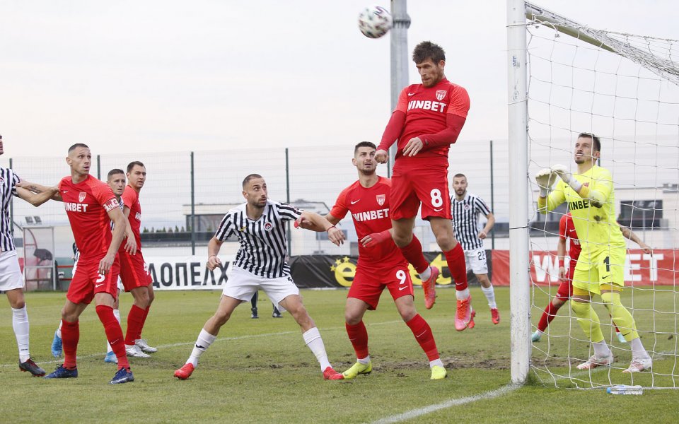 Царско село победи Локомотив София с 2:0 в първи мач