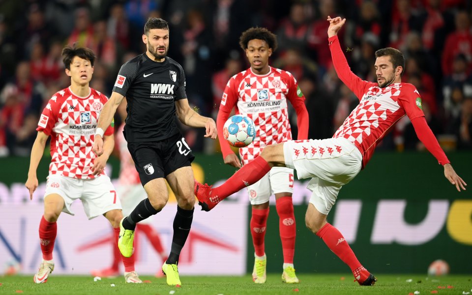 Майнц 05 разнищи с 4:1 Аугсбург на своя стадион в