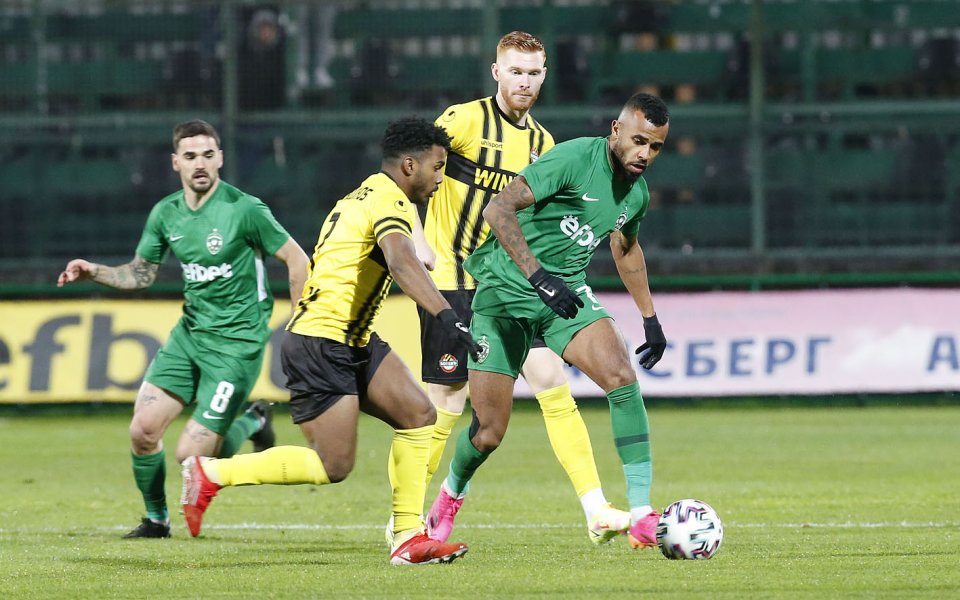 Ботев Пловдив и Лудогорец играят при резултат 1:2 в мач