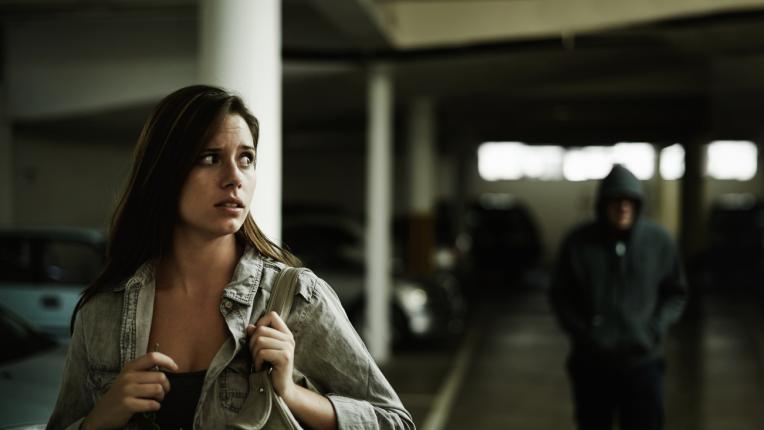  Смразяващи кръвта истории на дами със страшни мъже 