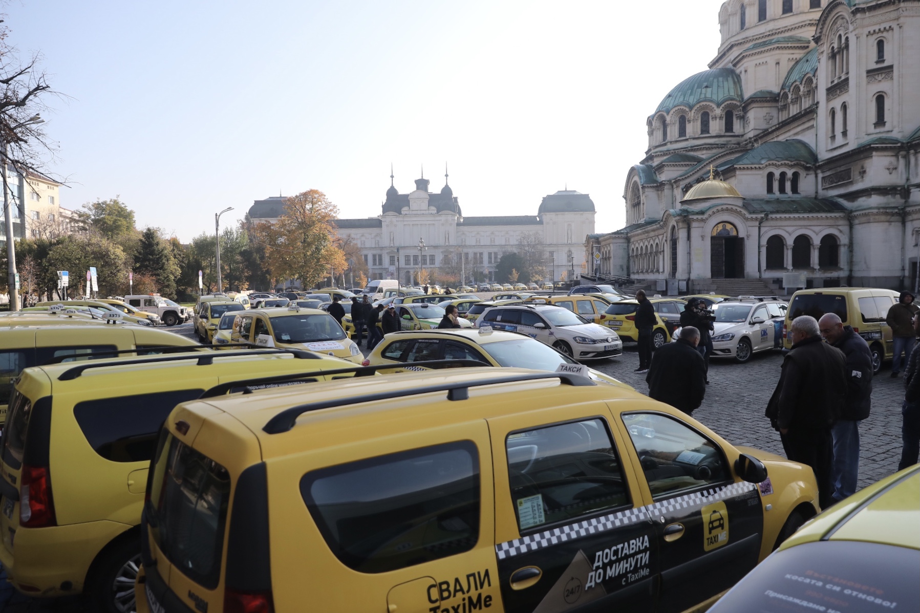 <p>Протест на таксиметровите шофьори пред Столична община</p>