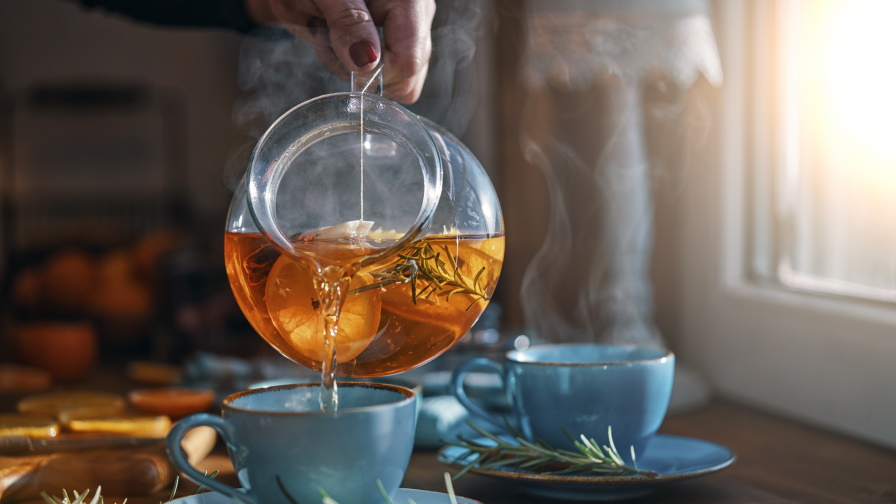 <p><strong>Пиете Чай</strong></p>

<p>Повечето видове чай съдържат кофеин и други стимуланти, което може да ви направи бодри точно преди лягане. Ако искате да пиете чай вечер, заложете на билков такъв.</p>