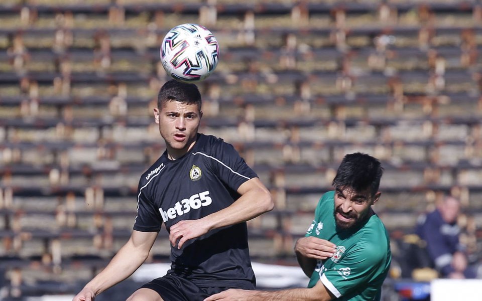 Славия и Ботев Враца играят при 1:0 в мач от