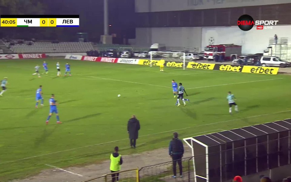 Черно море и Левски играят при резултат 0:0 в дербито