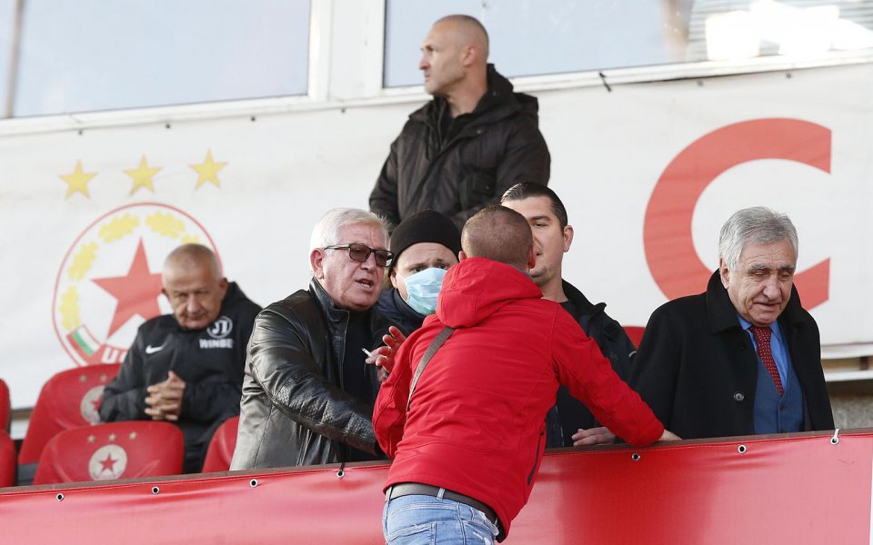 Отборите на ЦСКА и Локомотив Пловдив играят при резултат 0:0