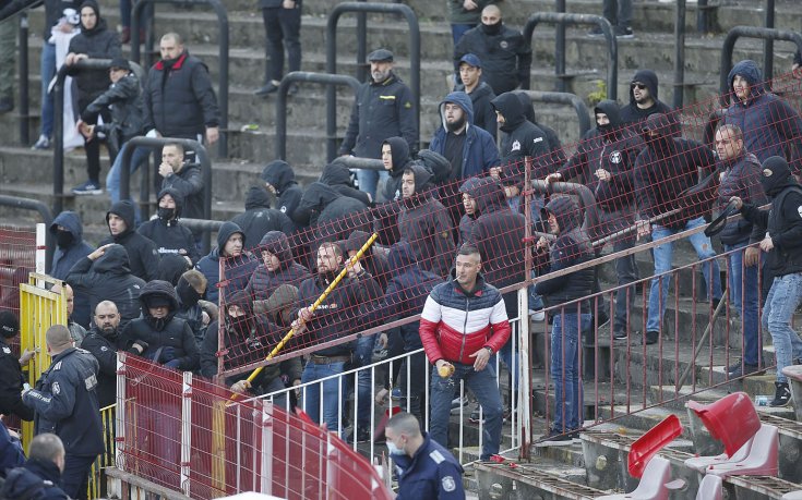 Феновете на Локо Пловдив с позиция за мелето на 