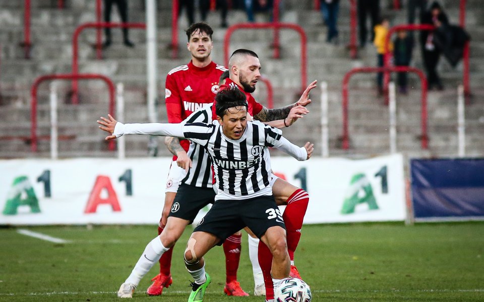 Халфът на Локомотив Пловдив – Парвиз Умарбаев, получи повиквателна за