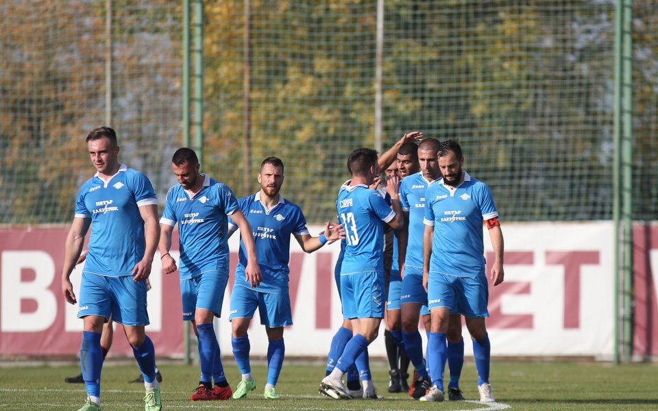 Спортист Своге срази с 3:0 Септември на стадиона" в Драгалевци.