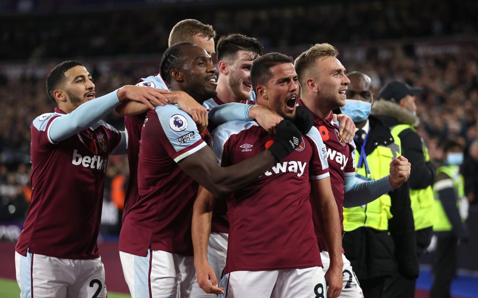 Отборите на Уест Хем Юнайтед и Ливърпул играят при в