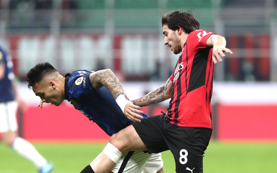 Отборите на Милан и Интер играят при резултат 1:1 в