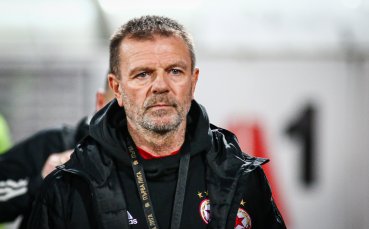 Треньорът на ЦСКА Стойчо Младенов най вероятно ще извади от