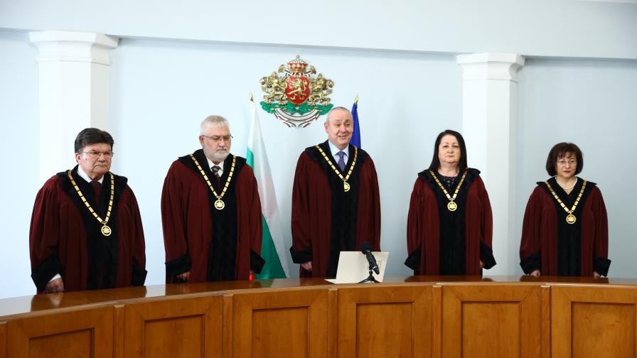 Павлина Панова (на снимката най-вдясно)