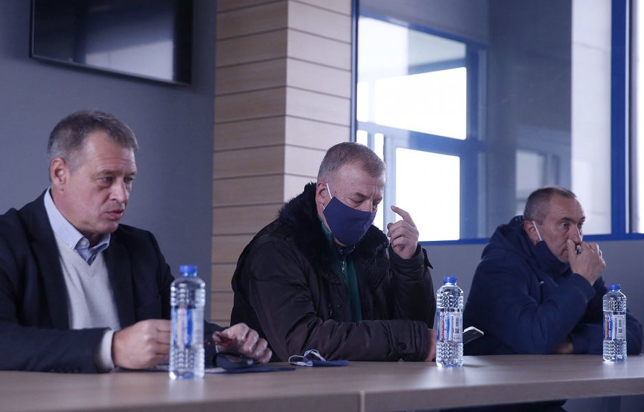 Среща на ръководството на Левски с феновете1