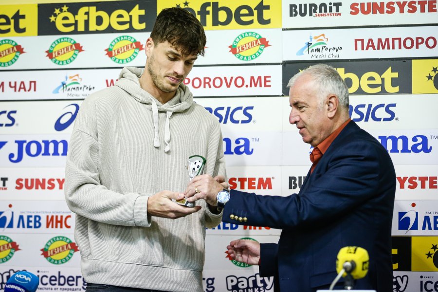 Награждаване на Юрген Матей от ЦСКА за футболист на 141