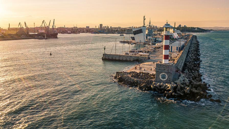 На 5 пристанища се изграждат площадки за отпадъци от корабоплаване