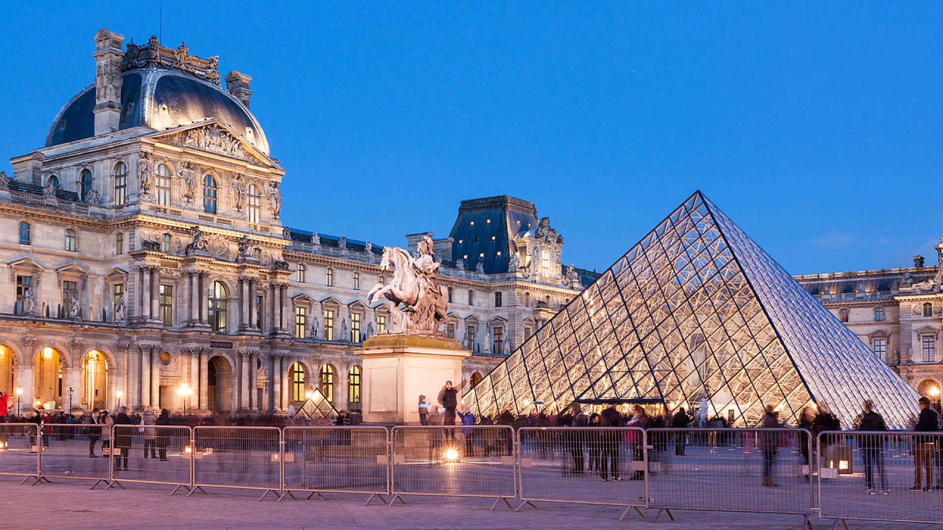 Френският министър на културата Рашида Дати съобщи за кражба в