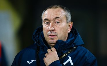Треньорът на Левски Станимир Стоилов няма намерение да привлича български