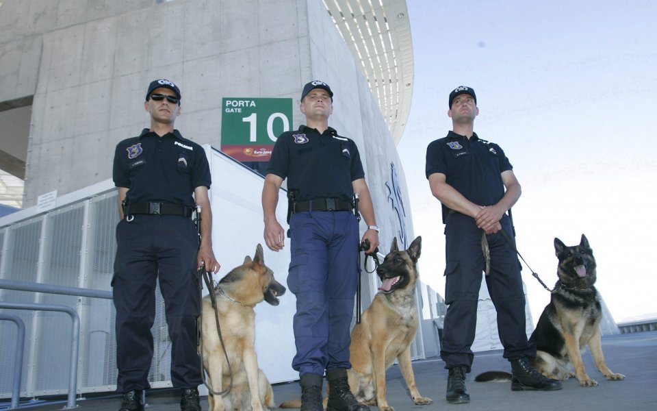 Полиция щурмува офисите на Порто