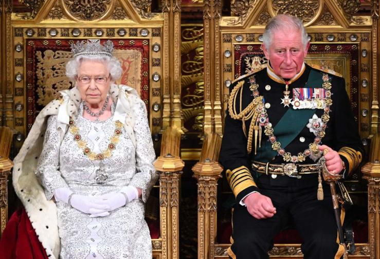 Кралица Елизабет II и принц Чарлз