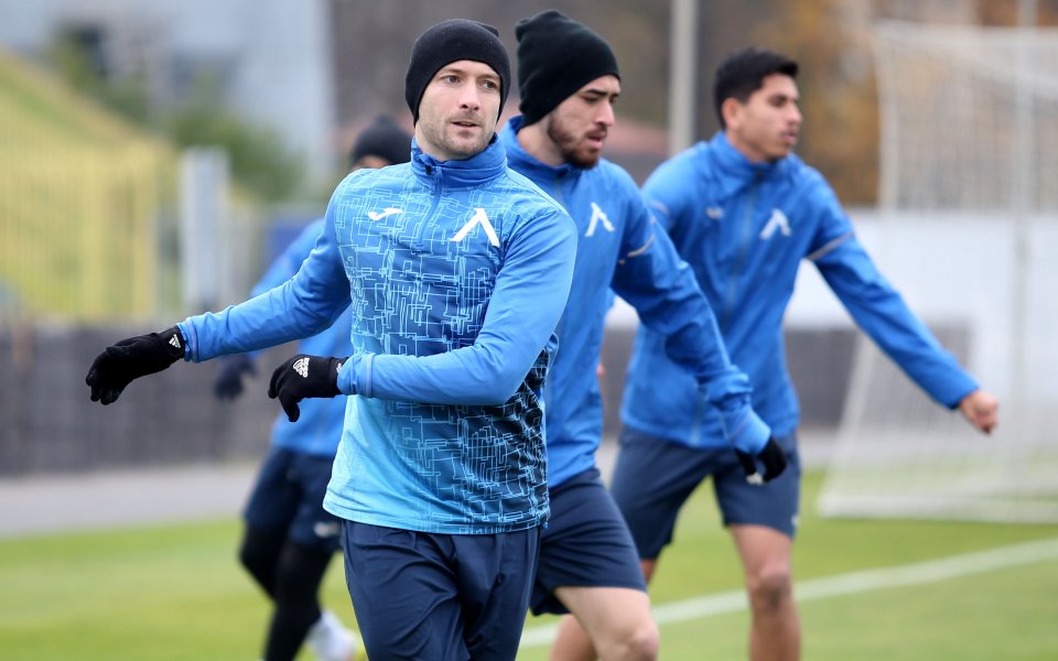 Левски тренира преди мача с Арда