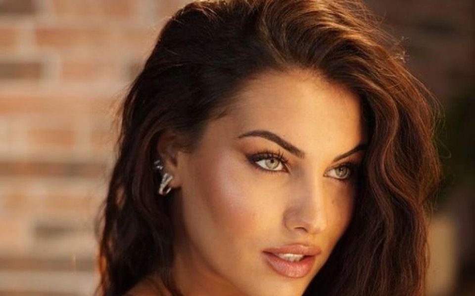 22-годишната Каролина Страмаре, която е модел за пореден път остави