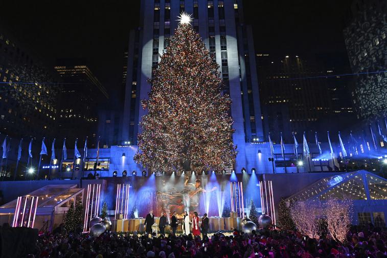 Коледното дърво в центъра Рокфелер в Ню Йорк