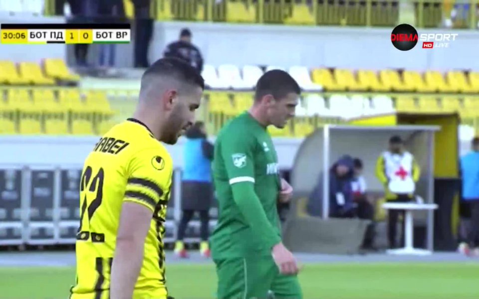 Отборът на Ботев Пловдив надви Ботев Враца с 2:1 в