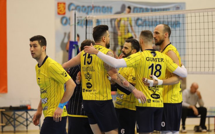 Волейболният Хебър проведе тренировка в Румъния преди реванша с Аркада Галац