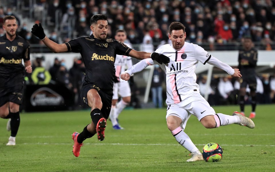 Пари Сен Жермен и Ланс играят при резултат 0:0 в