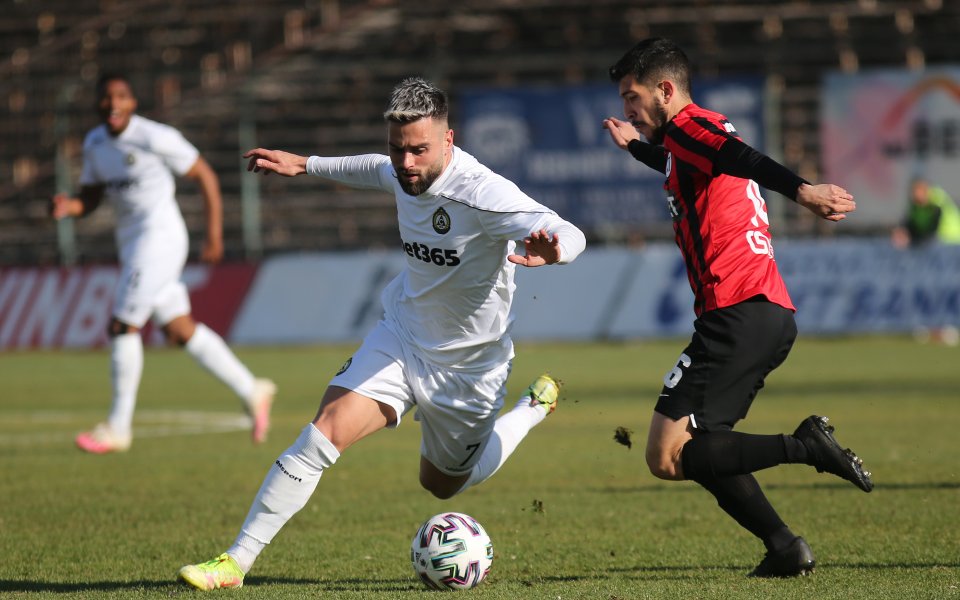 Отборите на Славия и Локомотив Пловдив не успяха да се