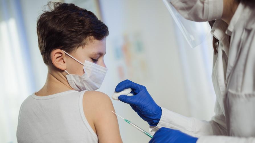 <p>В Ню Йорк: Въведоха&nbsp;задължителна ваксинация за деца над 5 години</p>