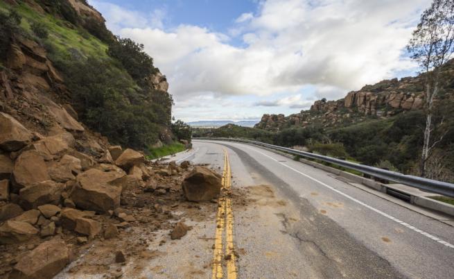 Срутище в Искърското дефиле, движението е затруднено