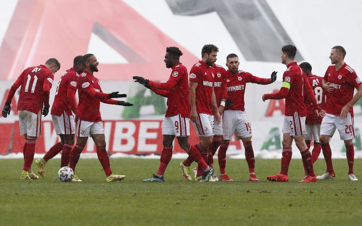 ЦСКА се утвърди на втората позиция след лесен успех над Черно море