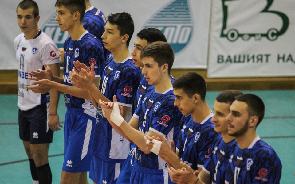 Левски София победи лесно с 3:0 (25:19, 25:19, 25:22) като