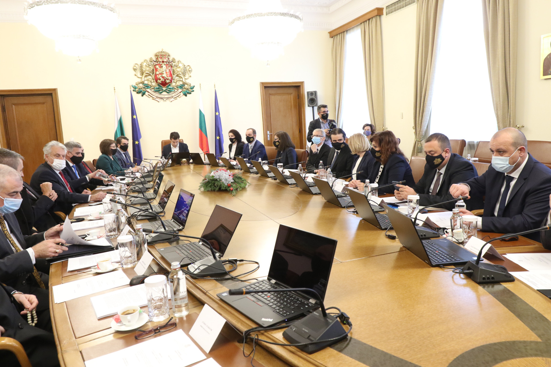 <p>Първо заседание на новото редовно правителство с премиер Кирил Петков</p>