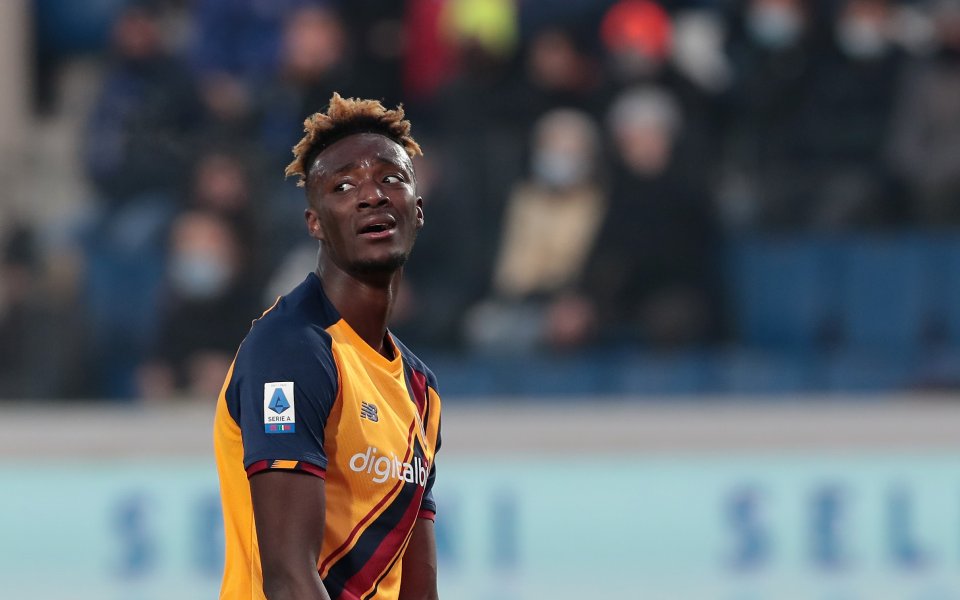 Звездата на Рома Тами Ейбрахам е катастрофирал на път за