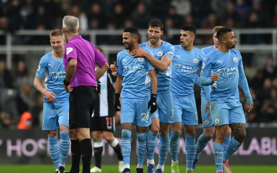 Манчестър Сити е лидер във временното класиране на английската Висша