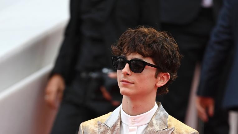  Тимъти Шаламе и две светли визии от дрешника му 