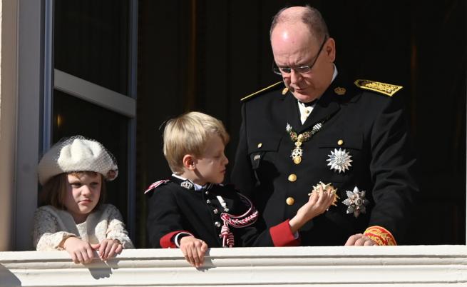 Принц Албер и децата ще посетят принцеса Шарлийн за Коледа