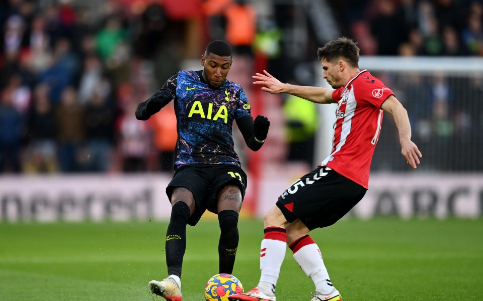 Отборите на Саутхемптън и Тотнъм Хотспър си дават спор в