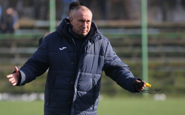 Група от 24 футболисти определи старши треньорът на Левски Станимир Стоилов