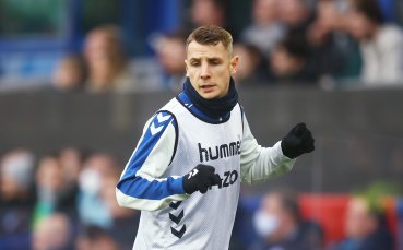 Челси решава проблемите в защитата с нежелан в Евертън