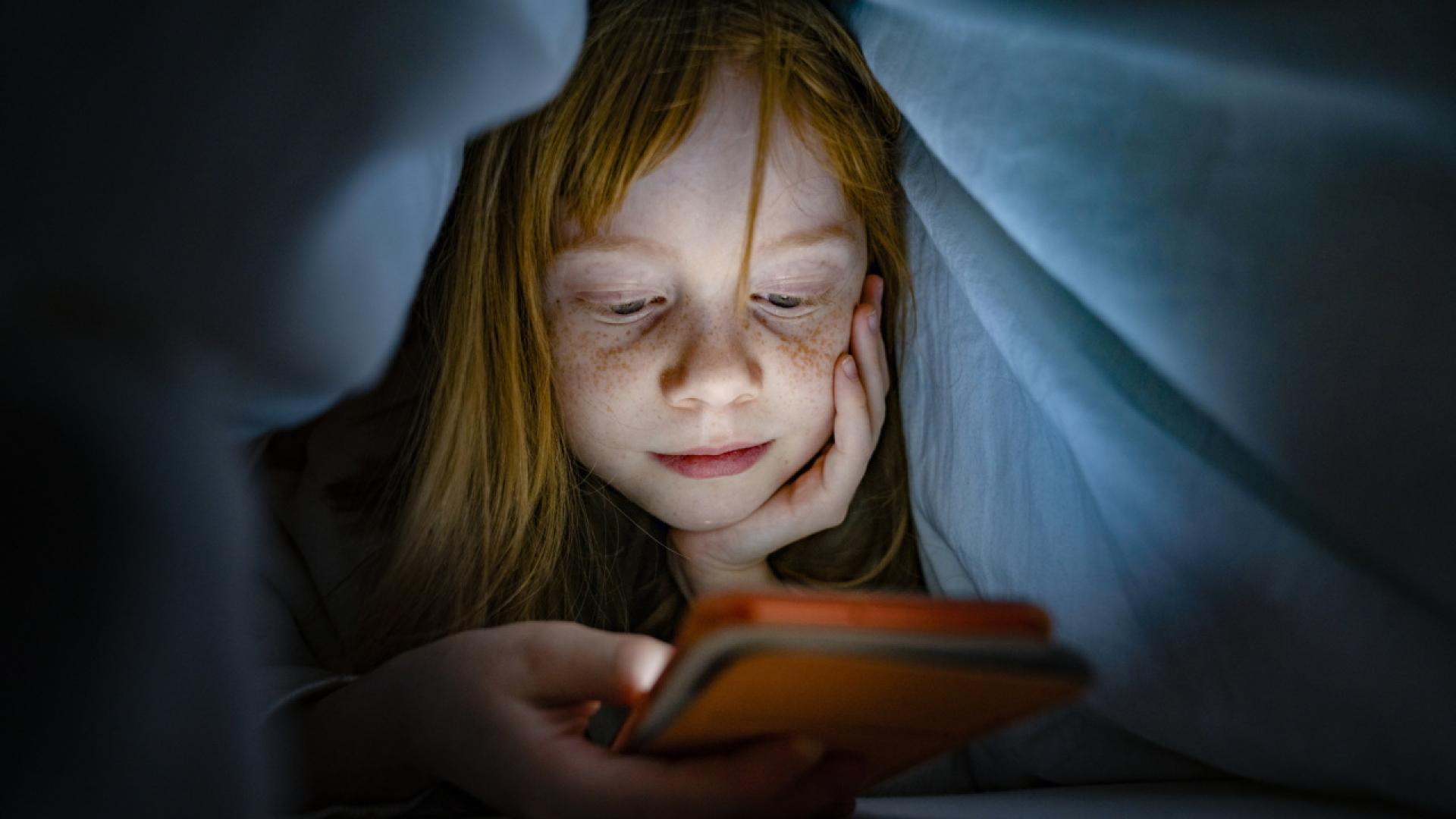 Плащане на сметки уговаряне на вечеря с приятели или намиране