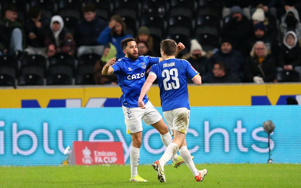 Евертън започна похода си във ФА Къп с трудна победа