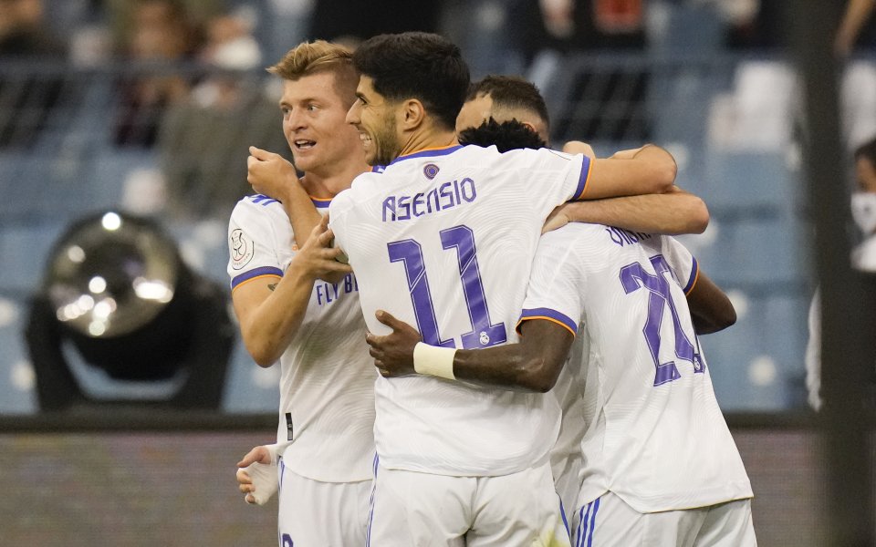 Отборите на Барселона и Реал Мадрид си дават спор в