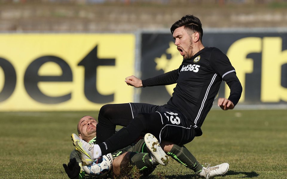 Славия се разделя със защитника Христо Попадийн. Договорът на бранителя