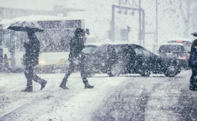 Сняг и студ сковаха Япония, има жертви