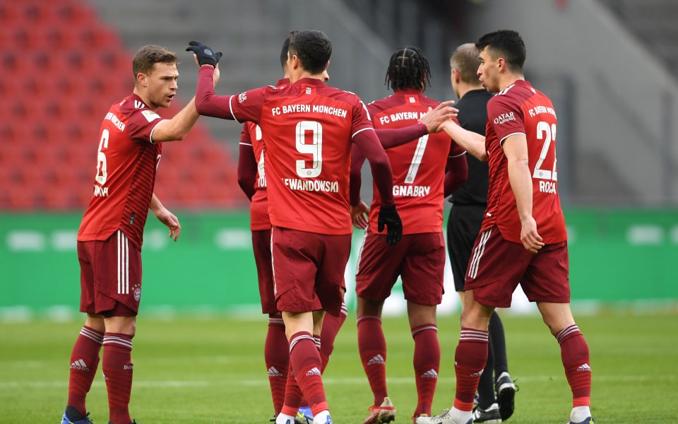 Отборите на Кьолн и Байерн Мюнхен играят при в двубой